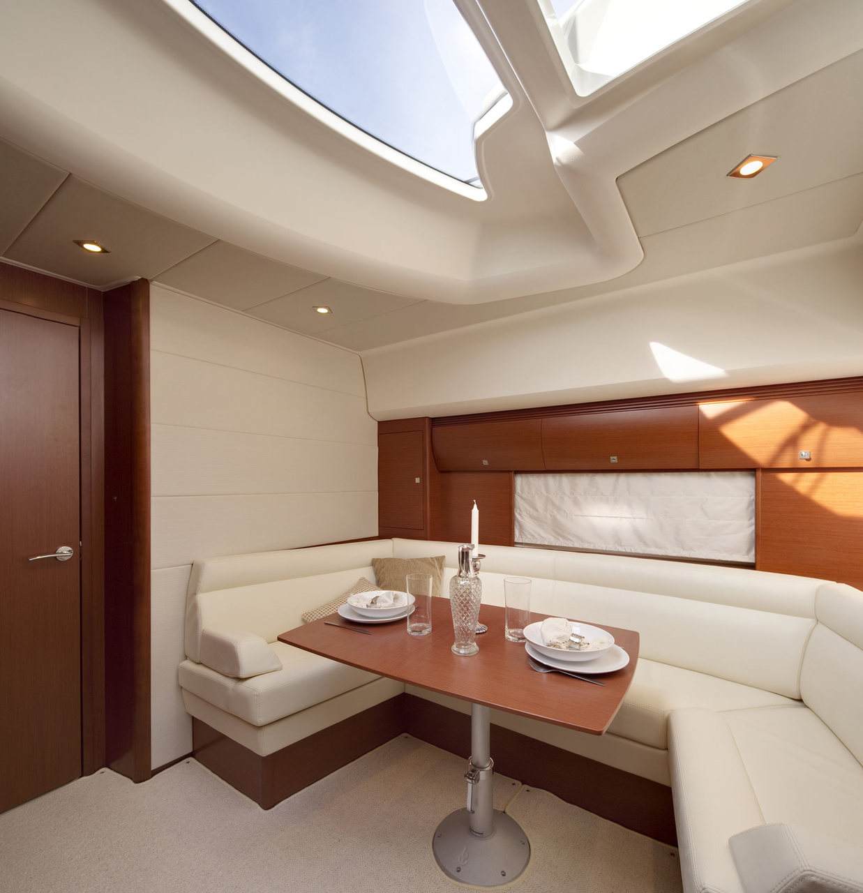 PRESTIGE 440S Interior 4