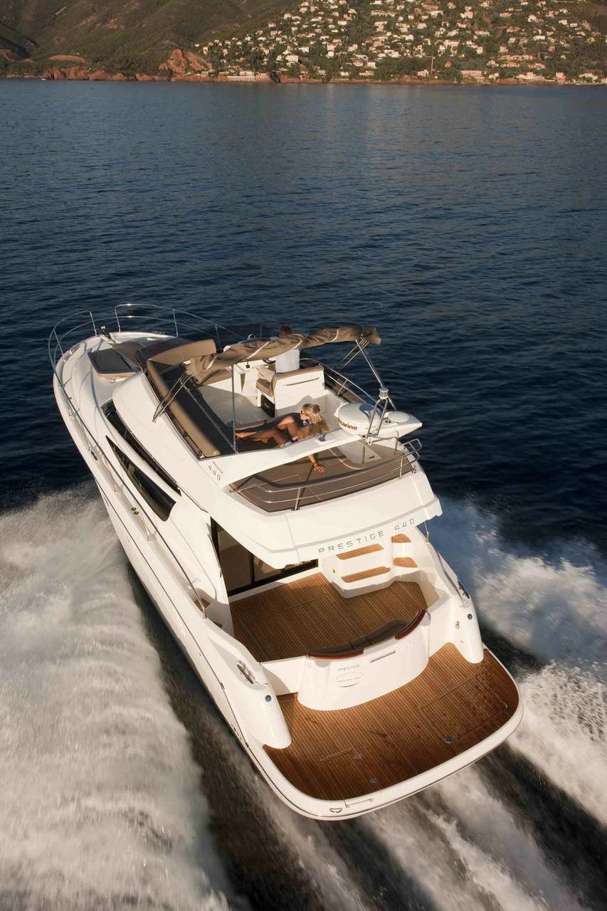 PRESTIGE 440 Exterior 6