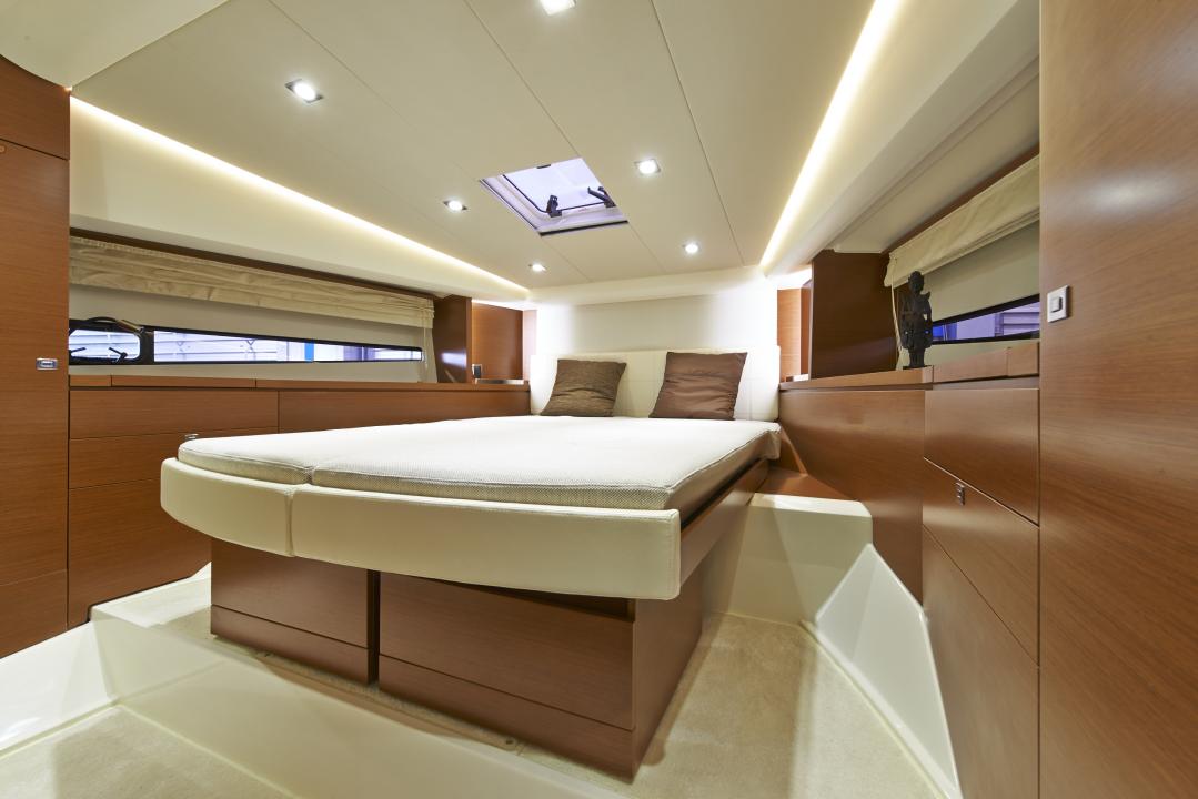 PRESTIGE 450S Interior 14