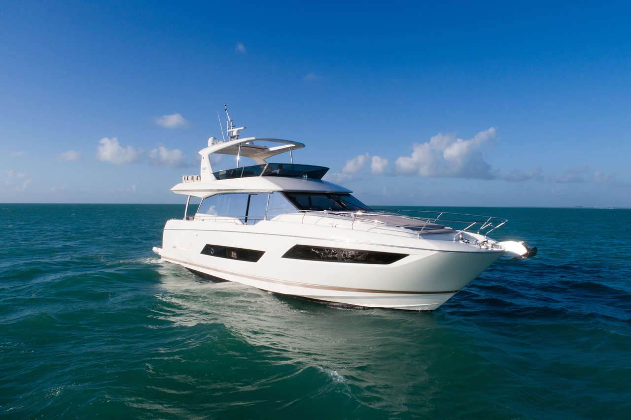 PRESTIGE 680 Exterior 40