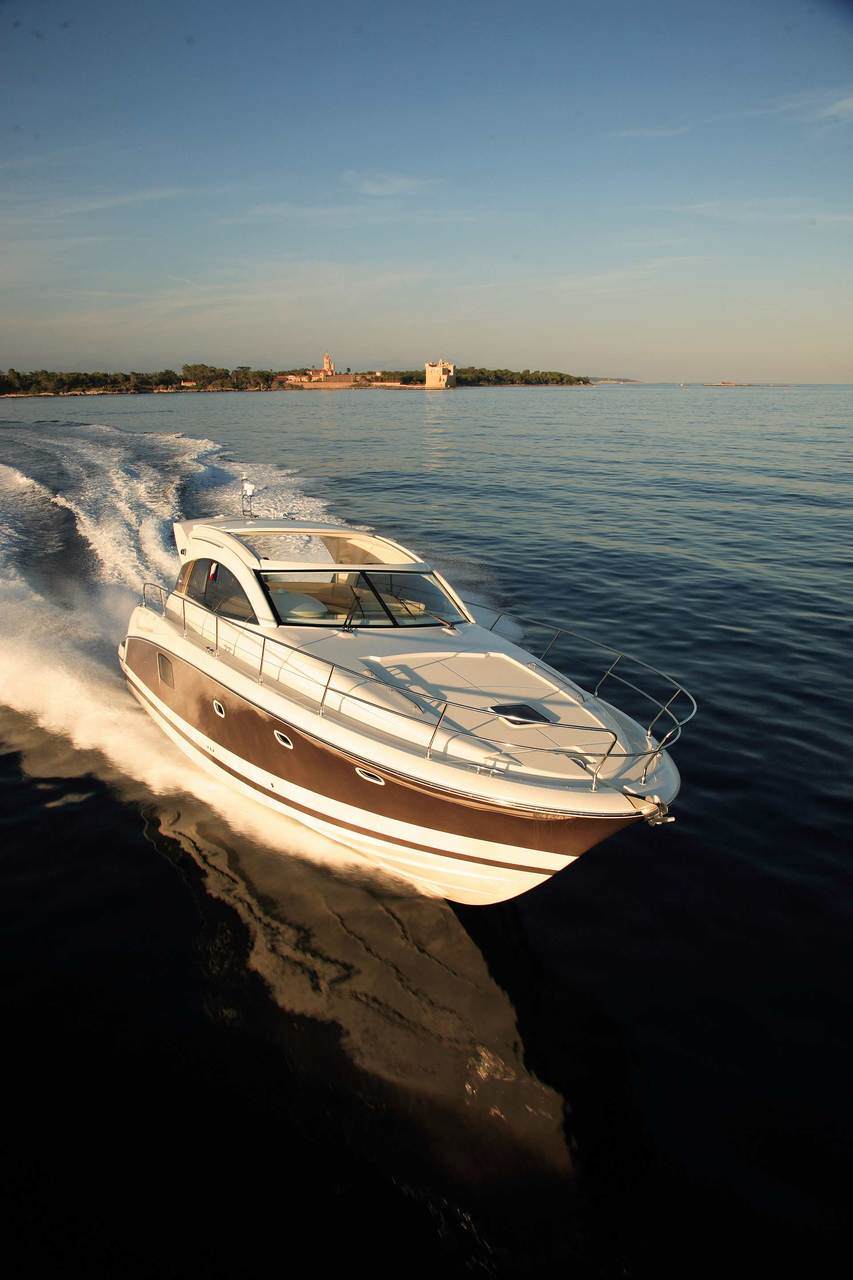 PRESTIGE 440S Exterior 29