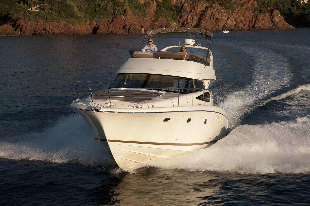 PRESTIGE 440 Exterior 3