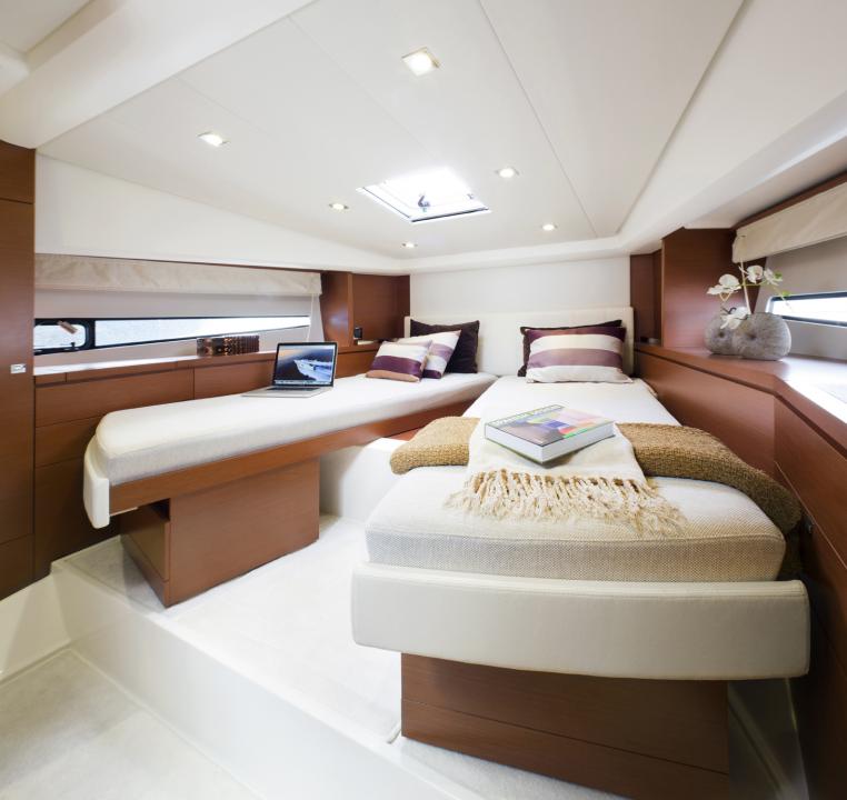 PRESTIGE 450S Interior 5