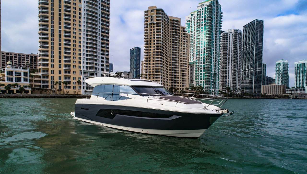 PRESTIGE 520S Exterior 2