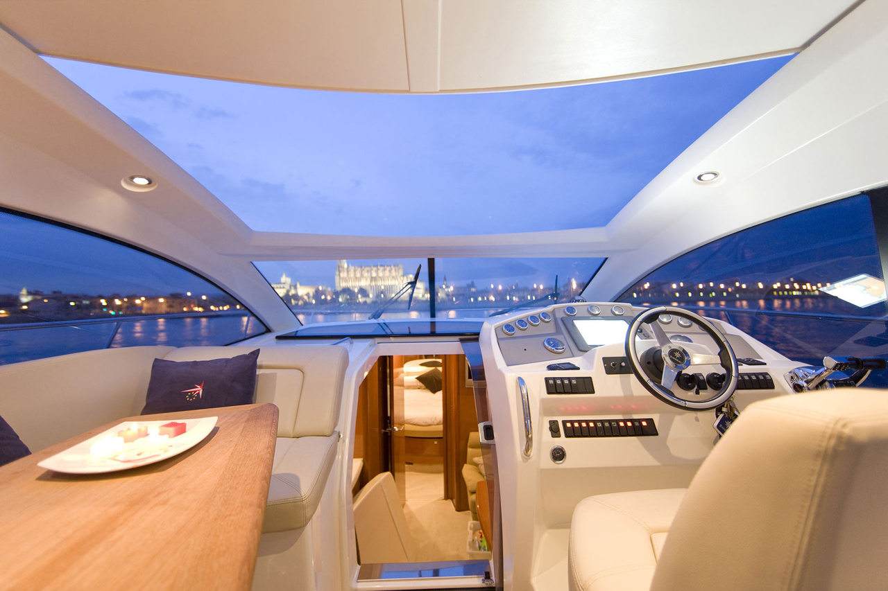 PRESTIGE 390S Interior 4