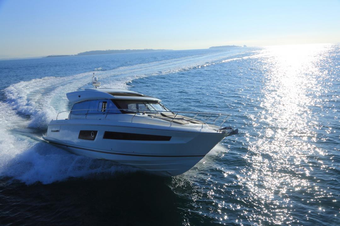 PRESTIGE 450S Exterior 1