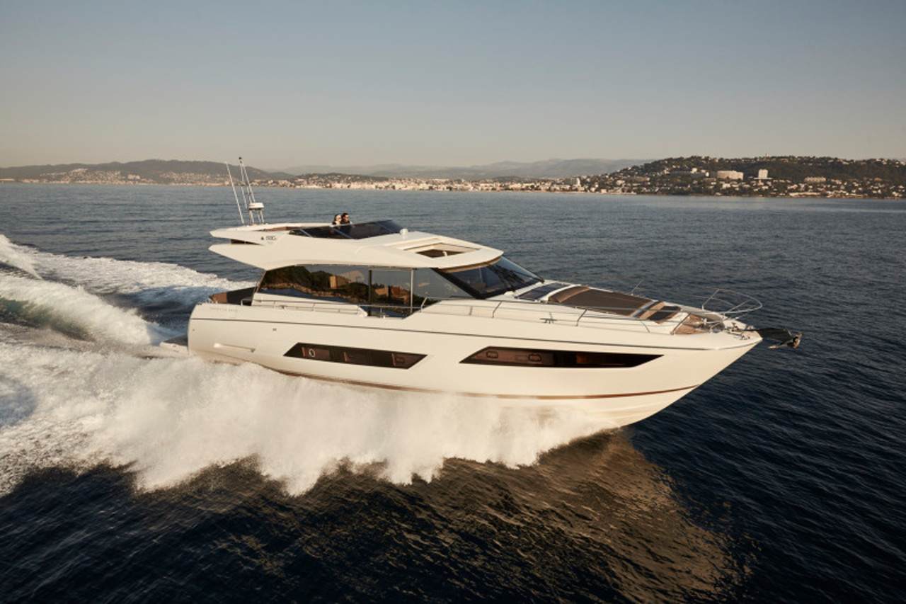 PRESTIGE 680S Exterior 8