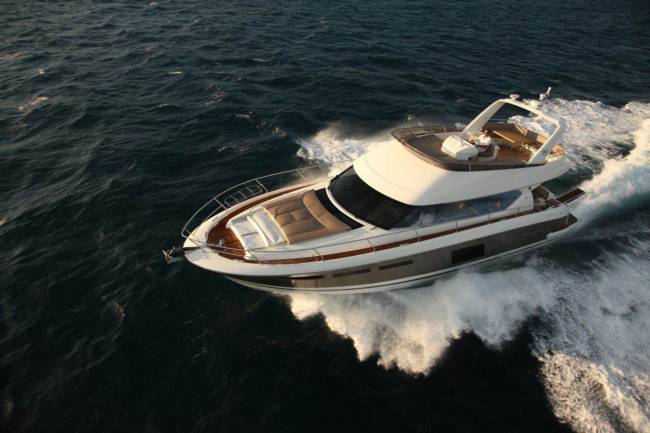 PRESTIGE 60 Exterior 5