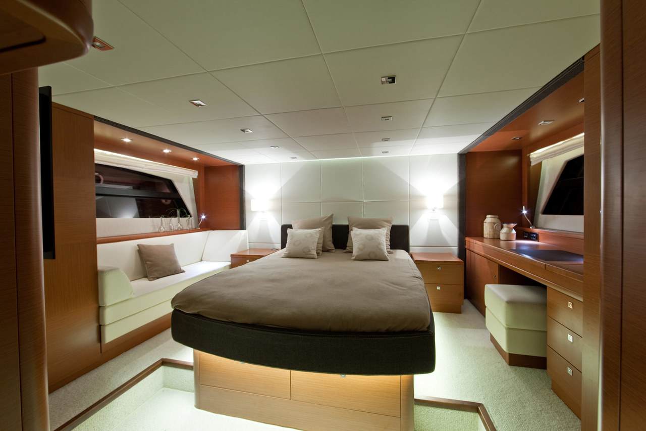 PRESTIGE 60 Interior 9