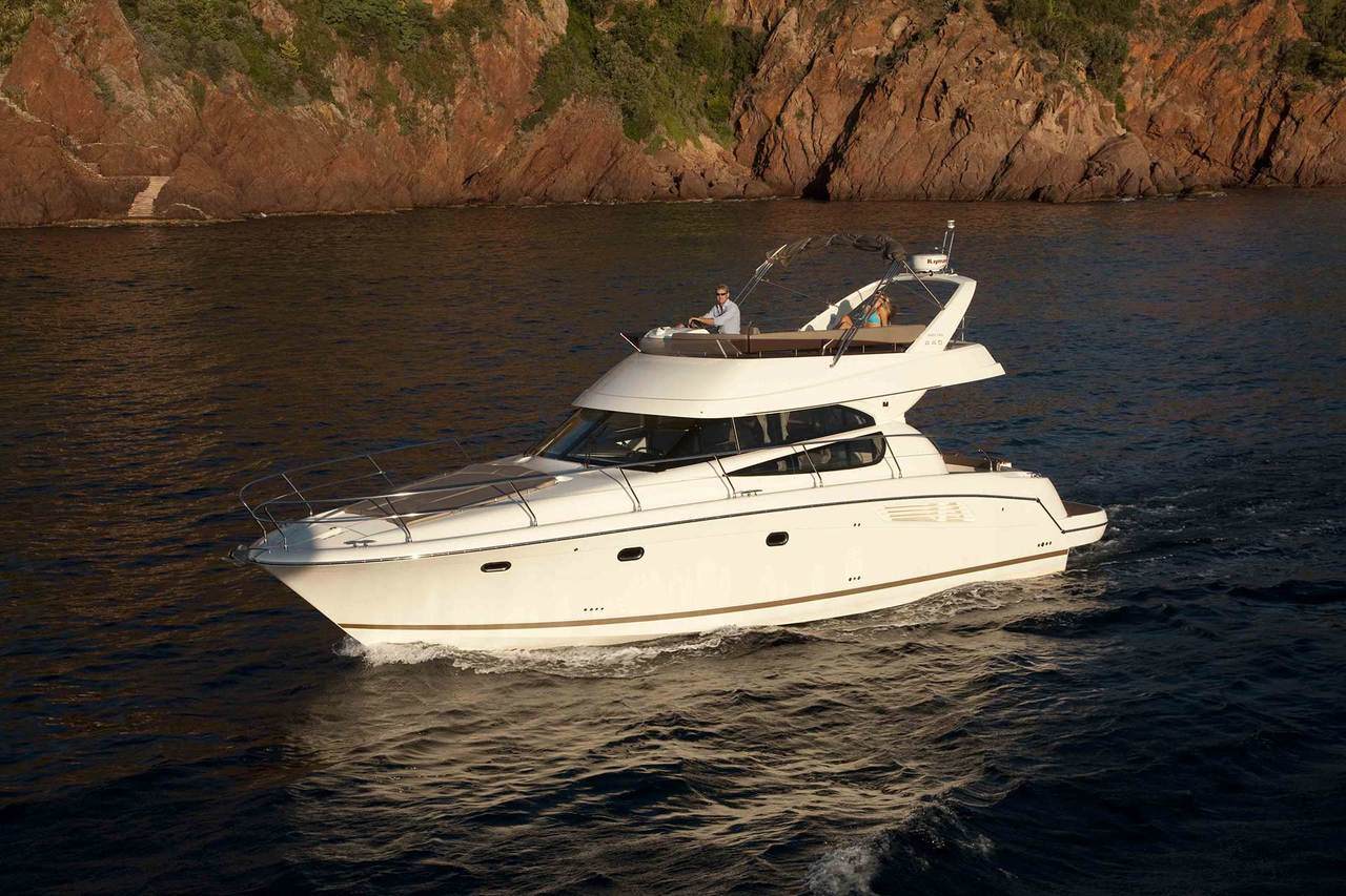 PRESTIGE 440 Exterior 2