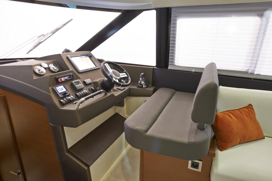 PRESTIGE 450S Interior 20