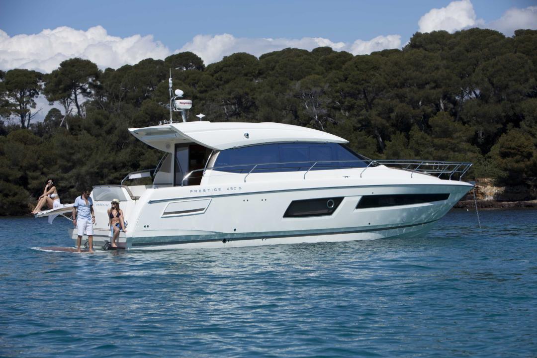 PRESTIGE 450S Exterior 2