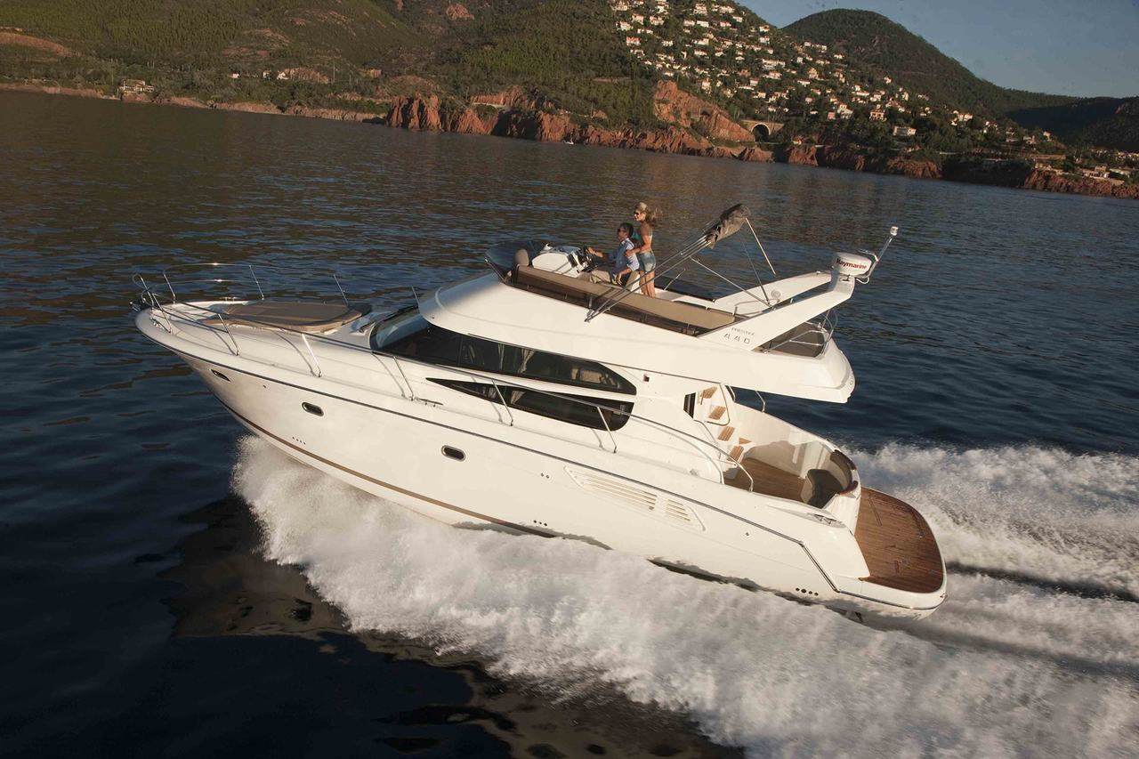 PRESTIGE 440 Exterior 9