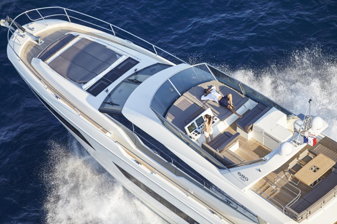 PRESTIGE 680 Exterior 21