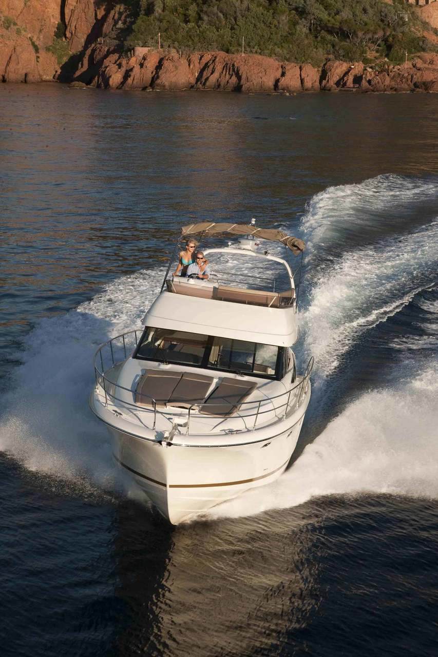 PRESTIGE 440 Exterior 11