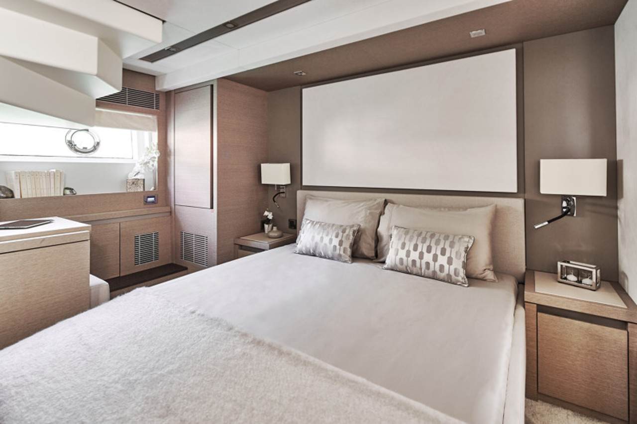 PRESTIGE 680S Interior 6