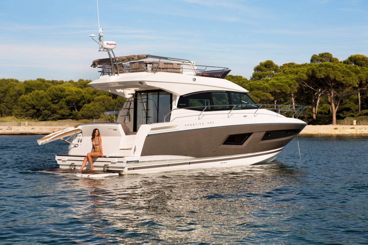 PRESTIGE 420 Exterior 8