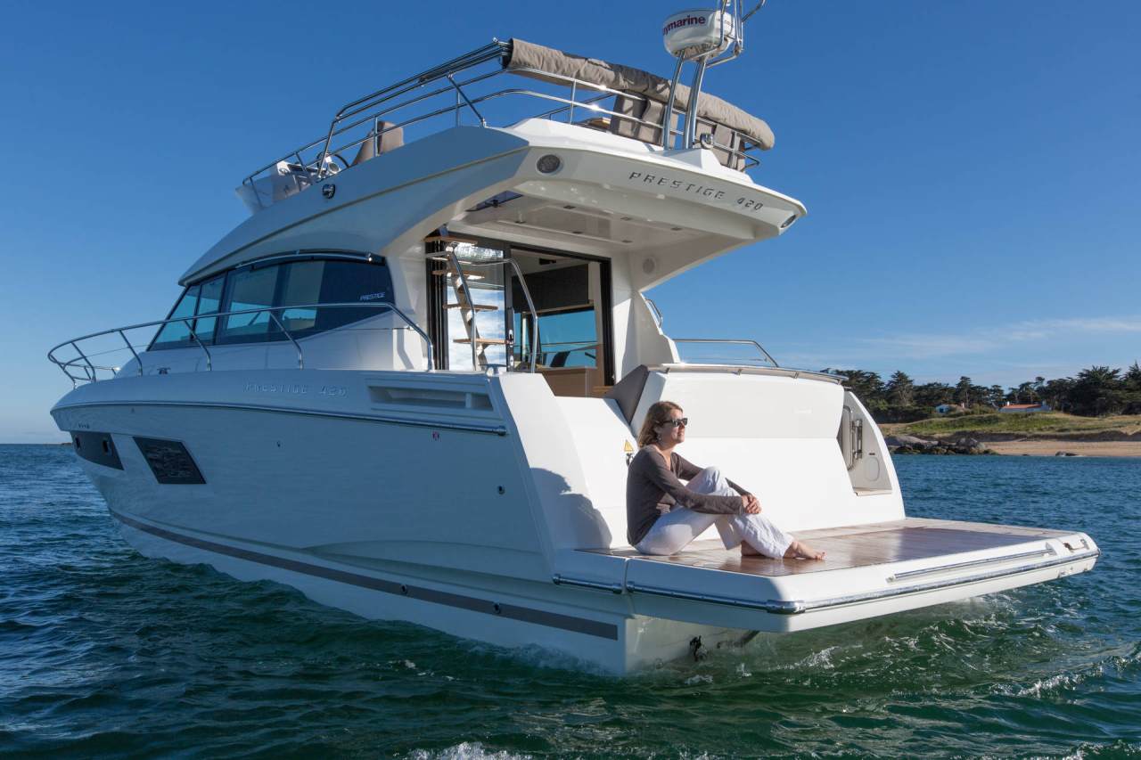 PRESTIGE 420 Exterior 9