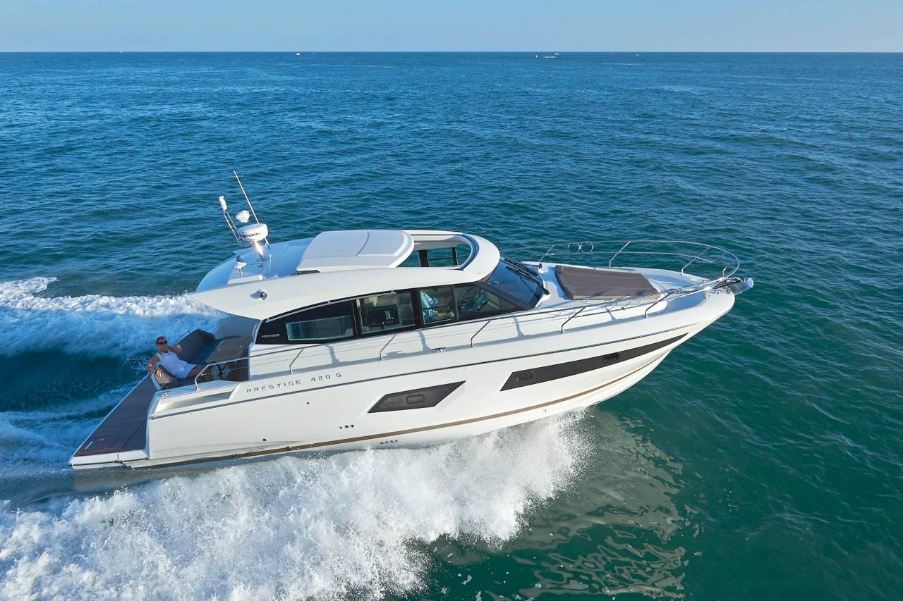 PRESTIGE 420 S Exterior 5