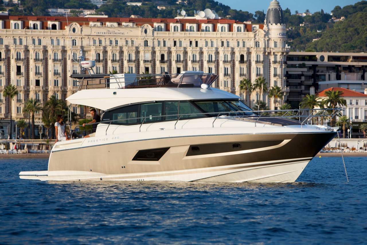 PRESTIGE 420 Exterior 23