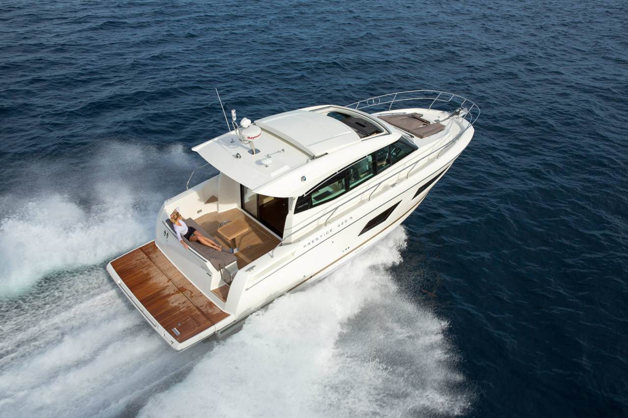 PRESTIGE 420 S Exterior 10