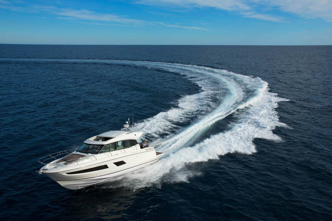 PRESTIGE 420 S Exterior 9