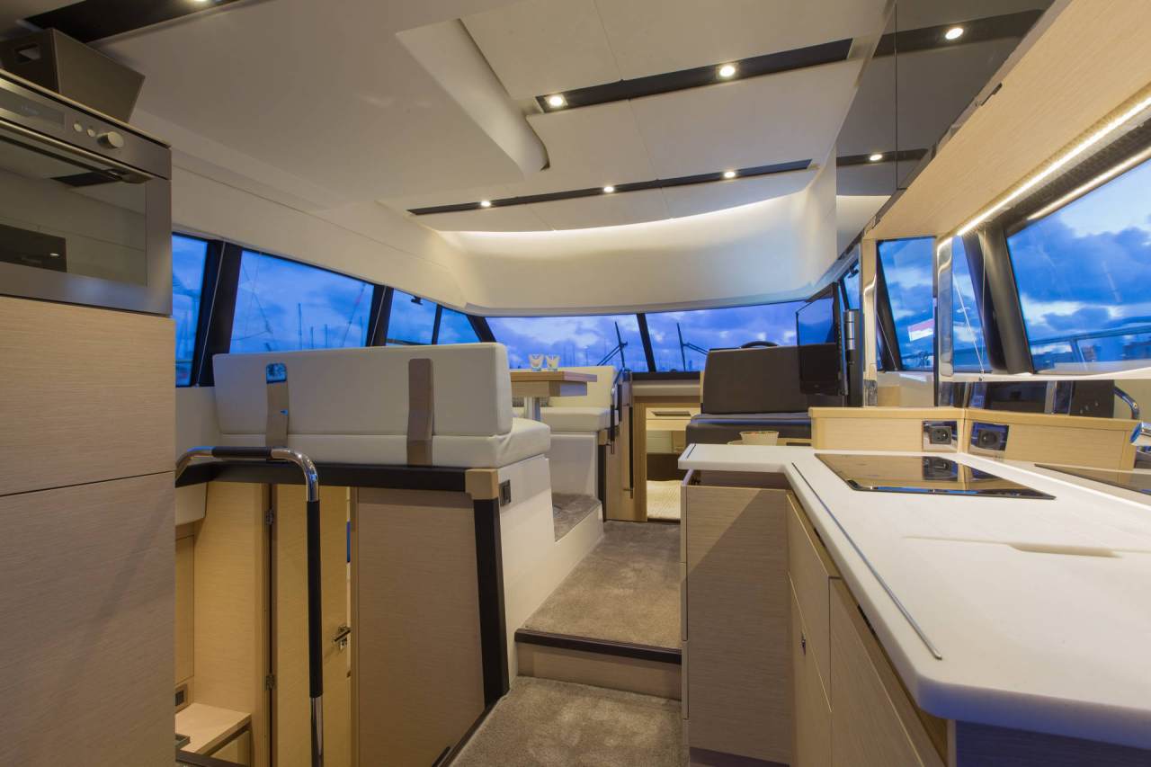 PRESTIGE 420 Interior 2