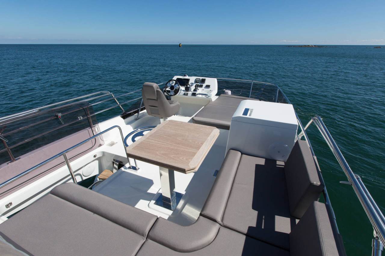 PRESTIGE 420 Exterior 12