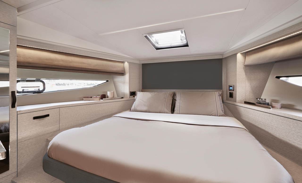 PRESTIGE 420S Interior 9