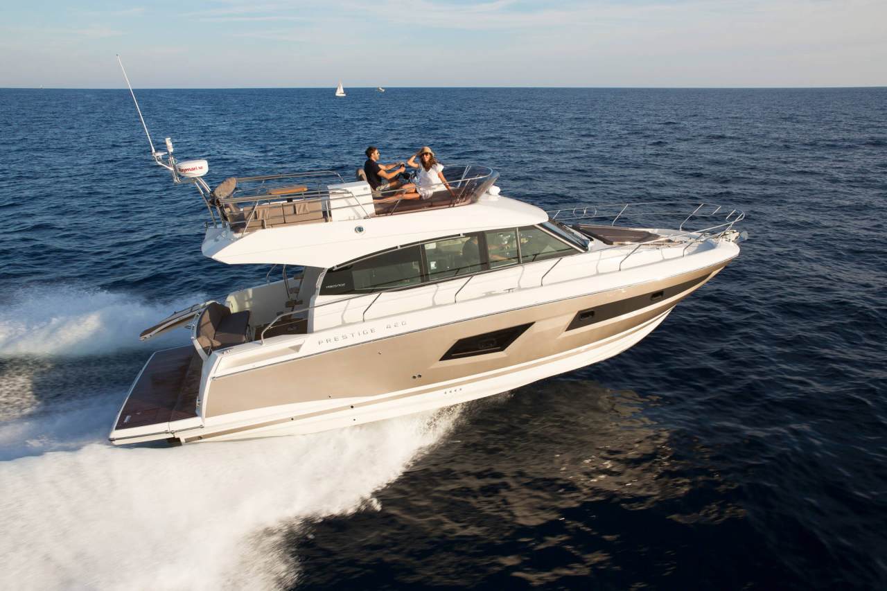 PRESTIGE 420 Exterior 3