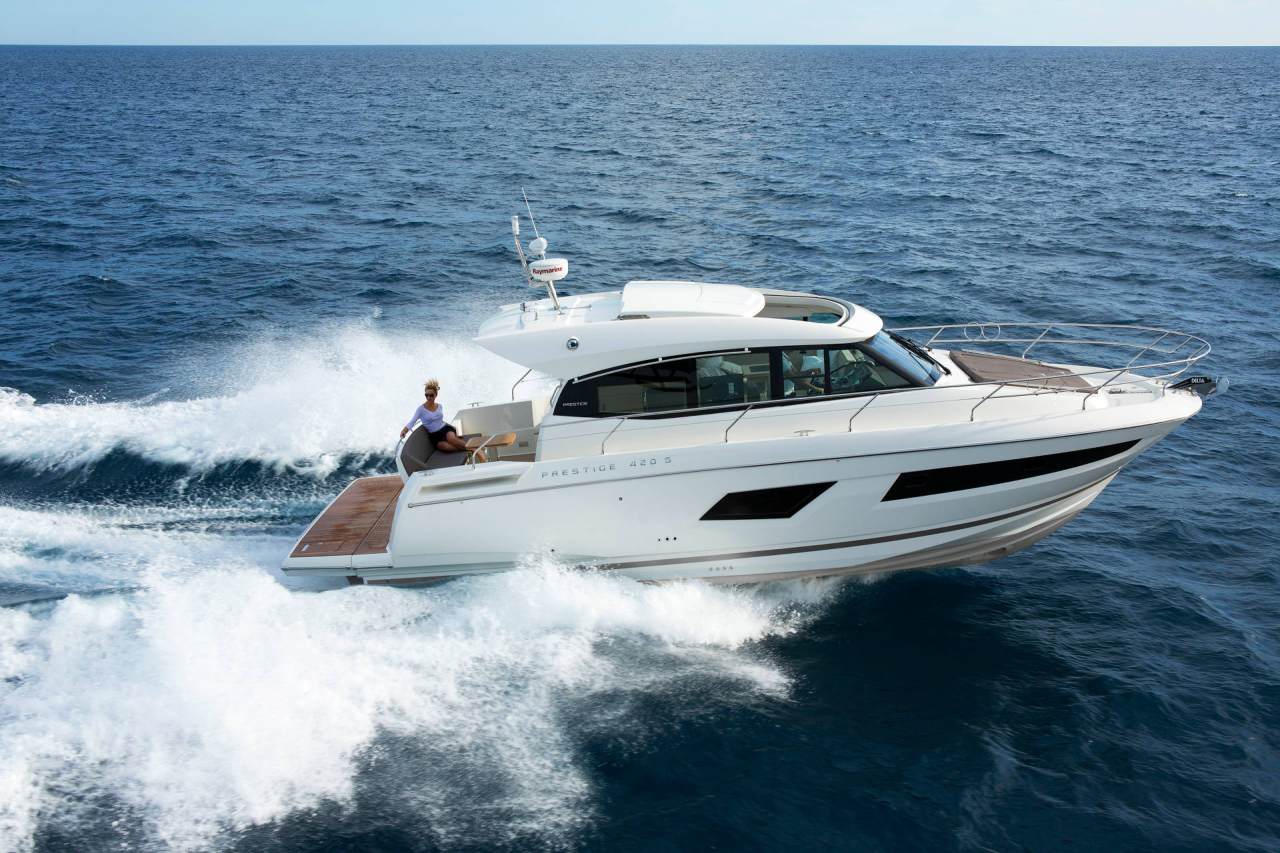 PRESTIGE 420 S Exterior 11