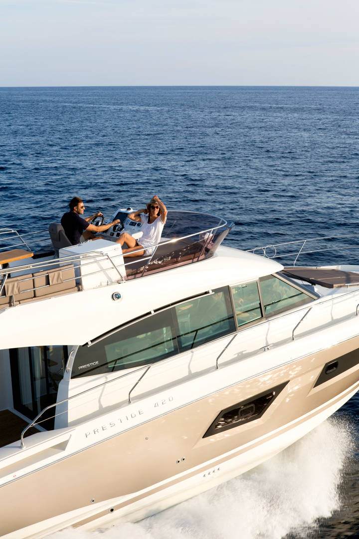 PRESTIGE 420 Exterior 5