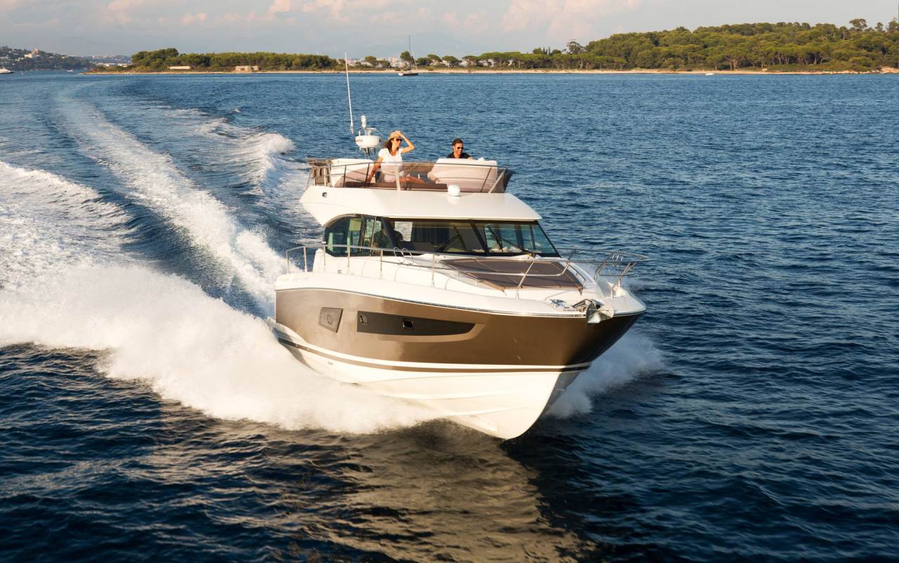 PRESTIGE 420 Exterior 4