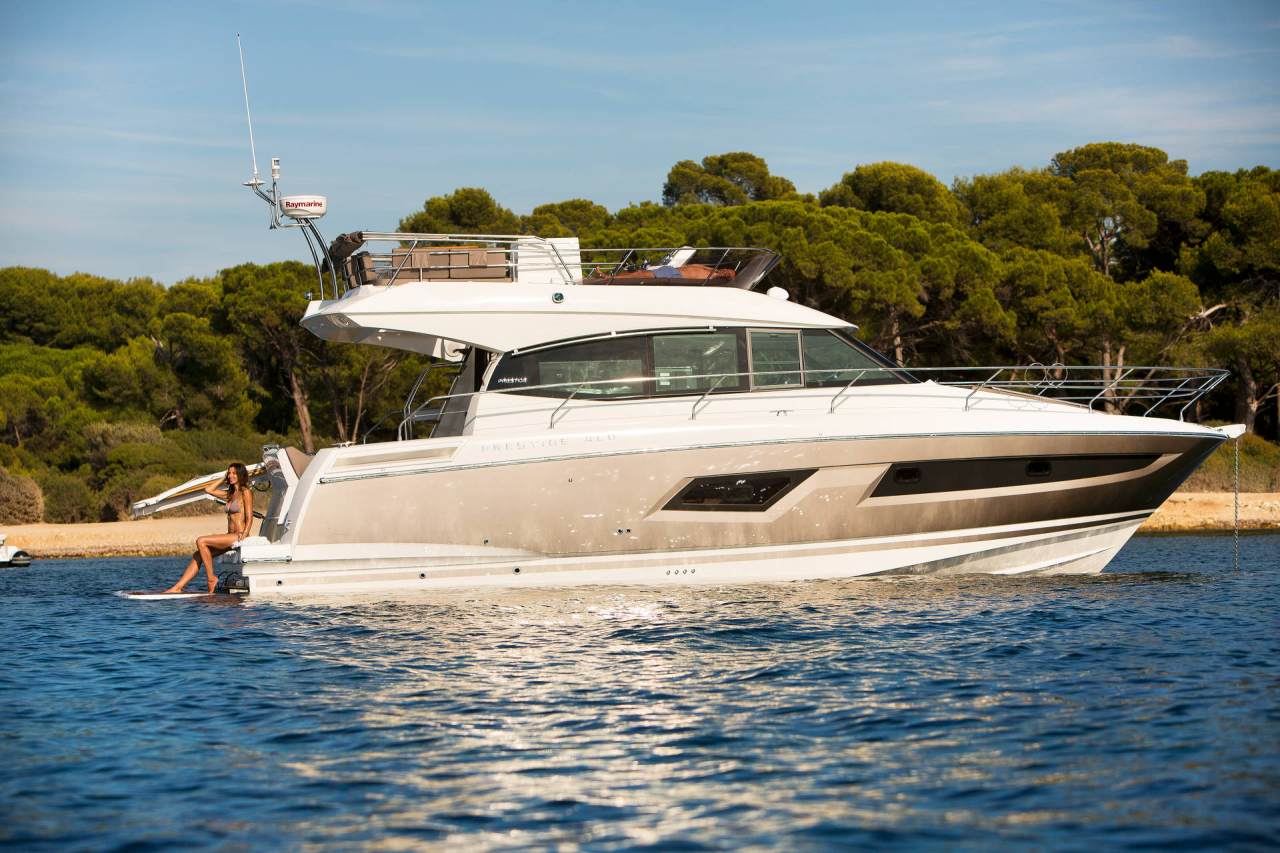 PRESTIGE 420 Exterior 6