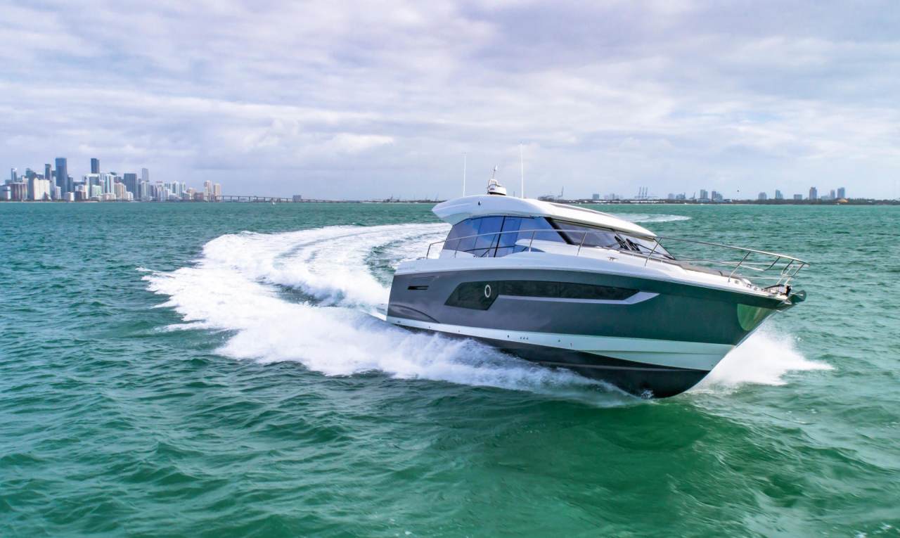 PRESTIGE 520S Exterior 2