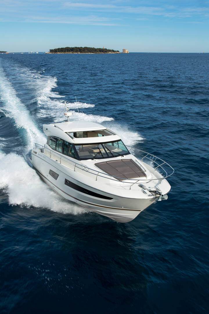 PRESTIGE 420 S Exterior 1