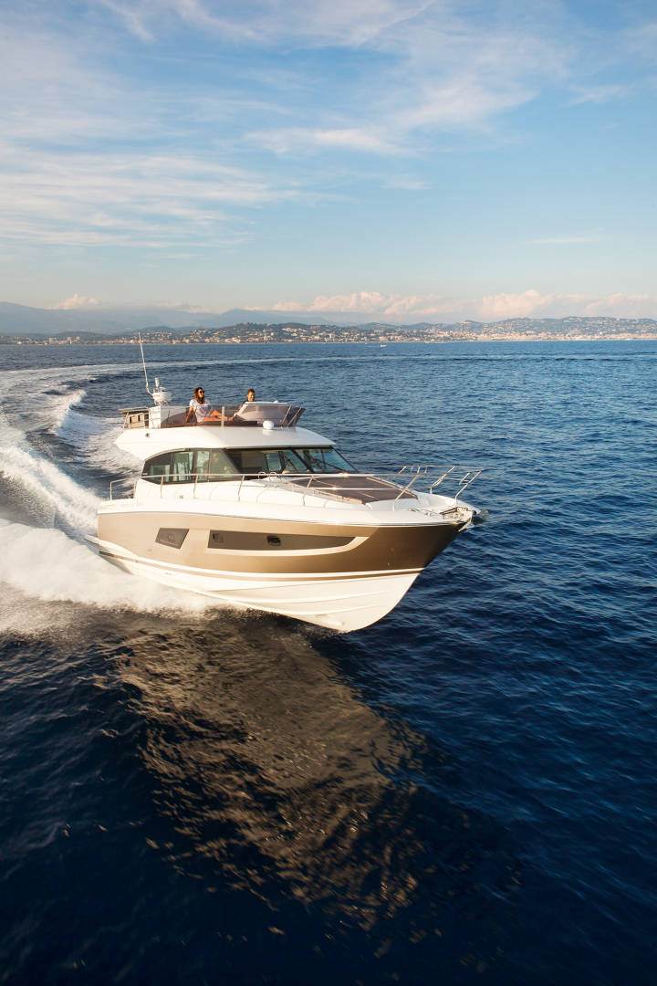 PRESTIGE 420 Exterior 25