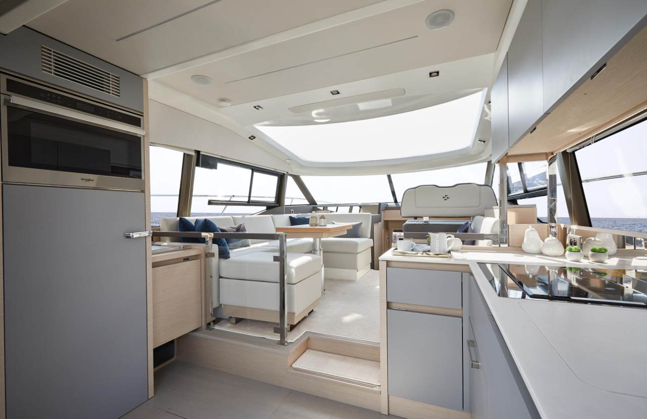 PRESTIGE 460S Interior 1