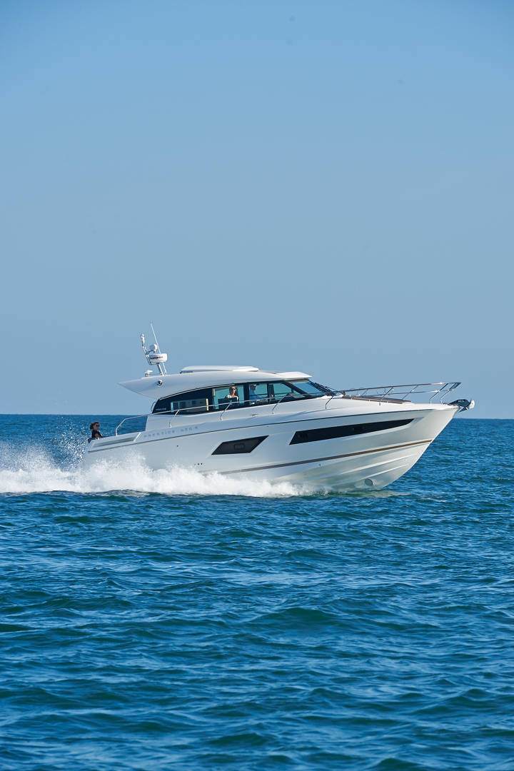 PRESTIGE 420 S Exterior 4